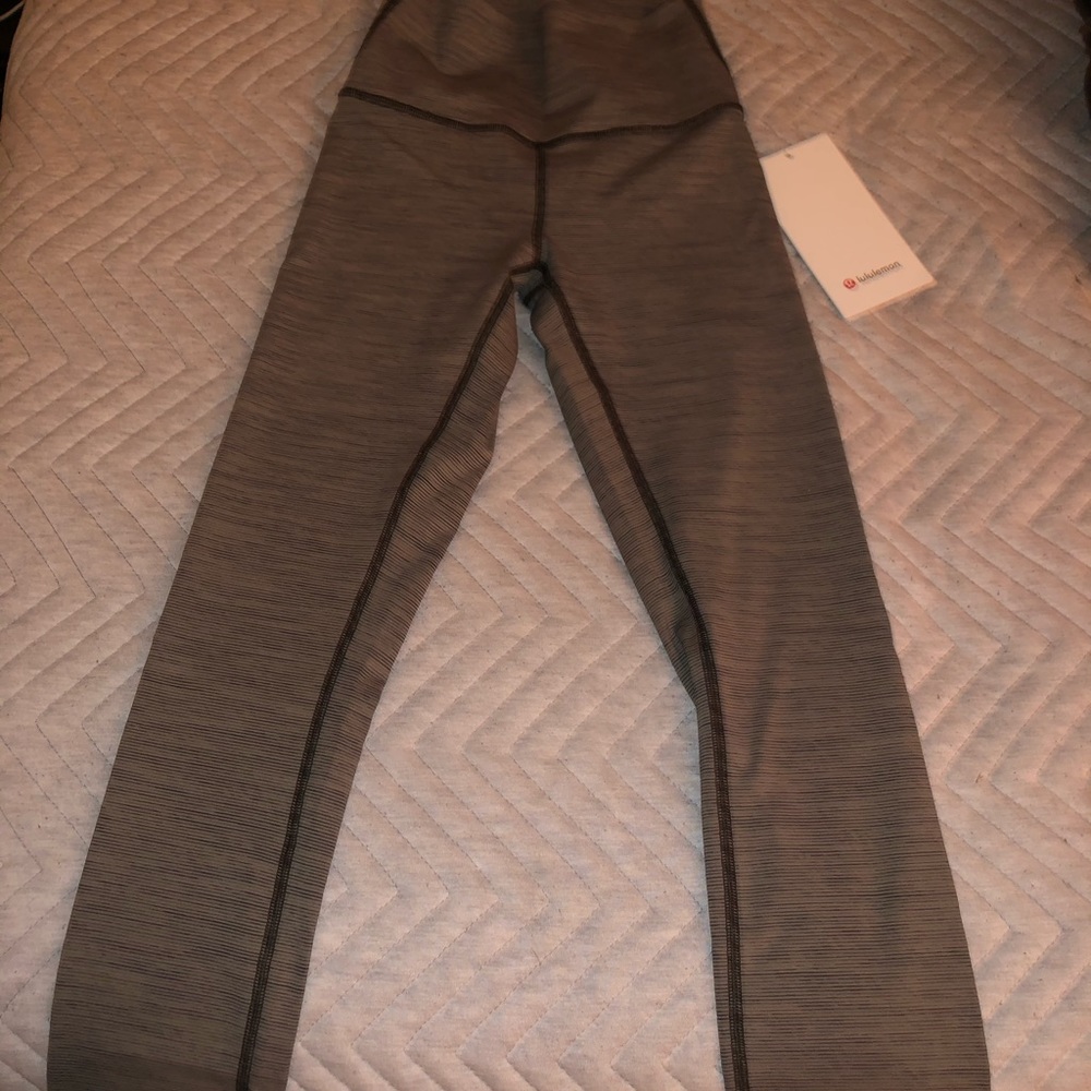 Lululemon Wonder Under HR 28”